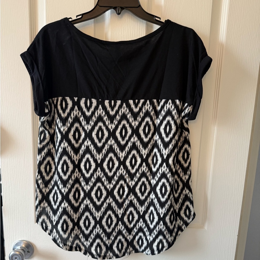Xhilaration Black & White Ikat Short Sleeve Top Women's Size Large - Picture 10 of 11